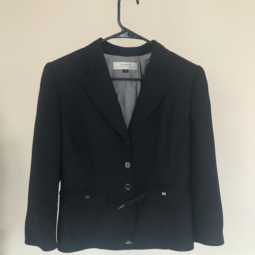 Tahari women’s navy belted blazer Size 8